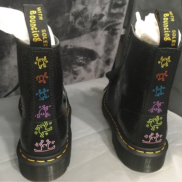ICONIC! Dr Martens x Keith Haring BNIB! GORGEOUS BOOTS! USLadies/8 M/ 7 - Picture 7 of 12